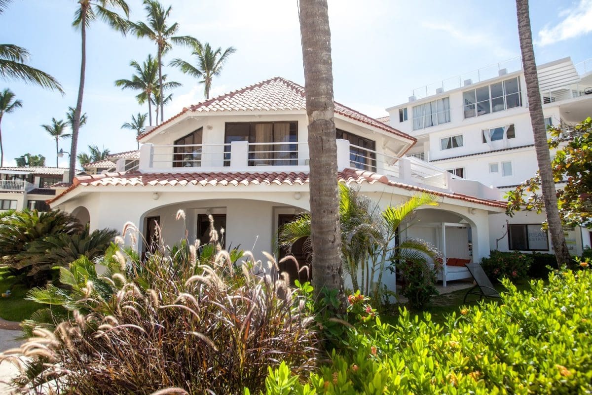 Los Corales Beach Village