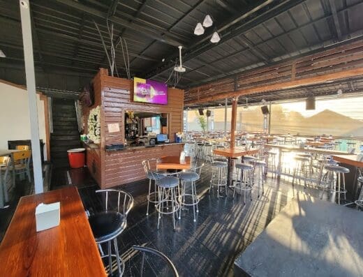 Ahí-Bar Café & Grill