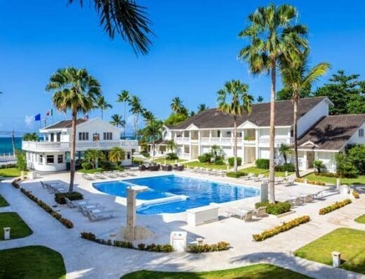 Albachiara Beachfront Hotel by GuruHotel