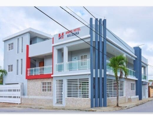 Aparta Hotel Macadana