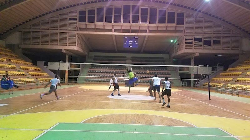 Bajo Techo Del Complejo Deportivo