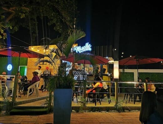 El Muelle Bistro Bar & Grill