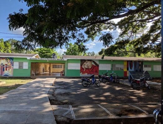 Escuela Básica Hermanas Mirabal