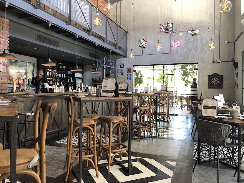 La Bruja Chupadora BBQ & Pub