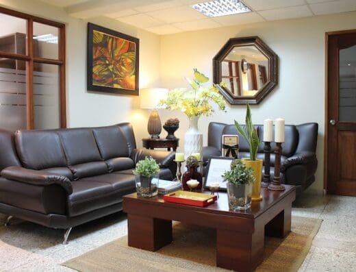 Mejia y Leonardo, Abogados y Notarios