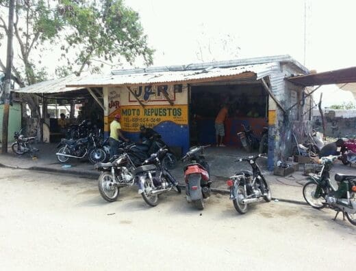 Moto Repuestos J & R