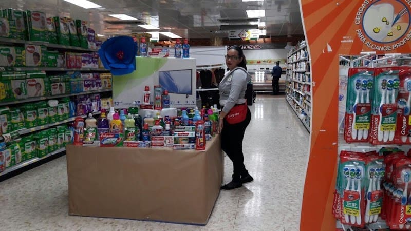 Supermercado y Plaza Morel