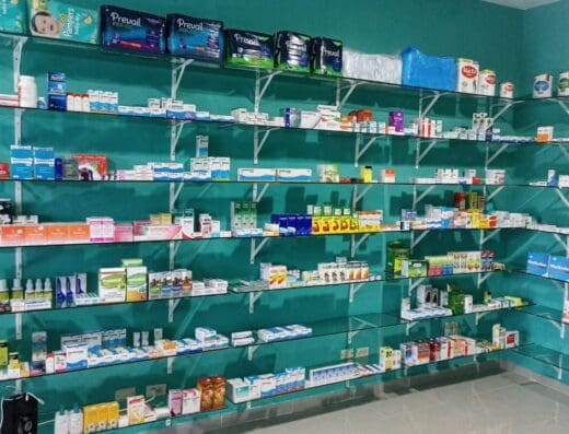 FARMACIA LOS TRES COMPADRES JEJ