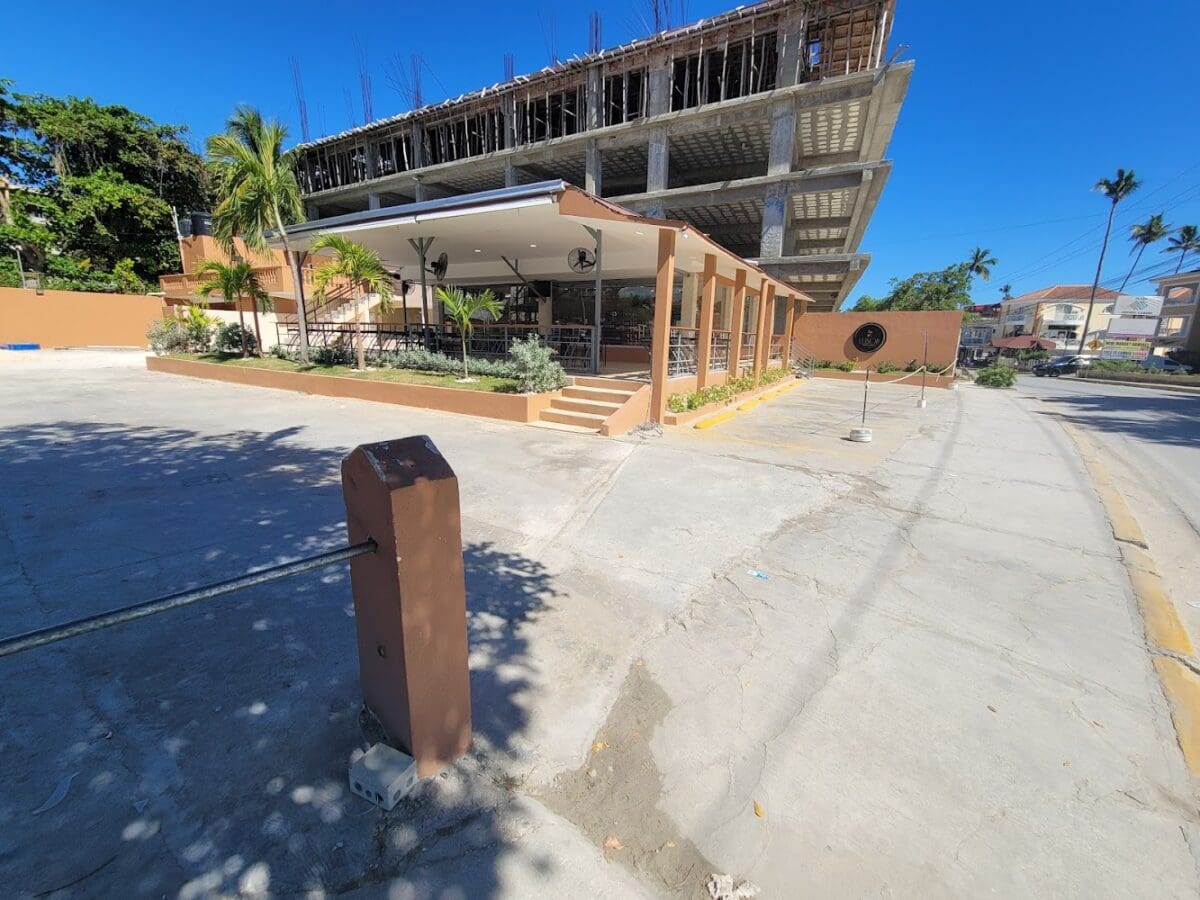 LuisOli Liquor & Carwash