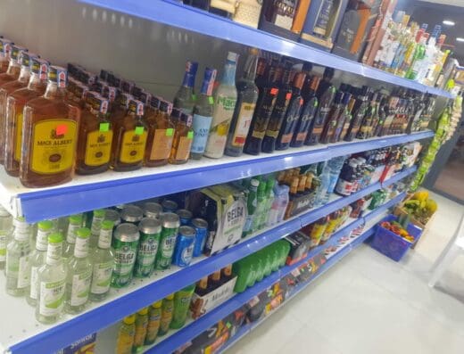 Supermarket 24 horas licor store Duran y gift shop money shange ATM venta de tours a todos el territorios Dominicano