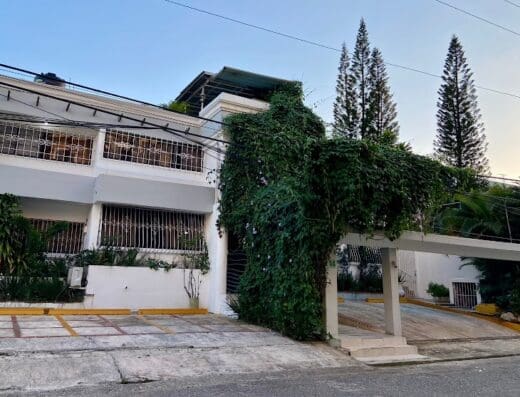 Botanic Garden Hostal