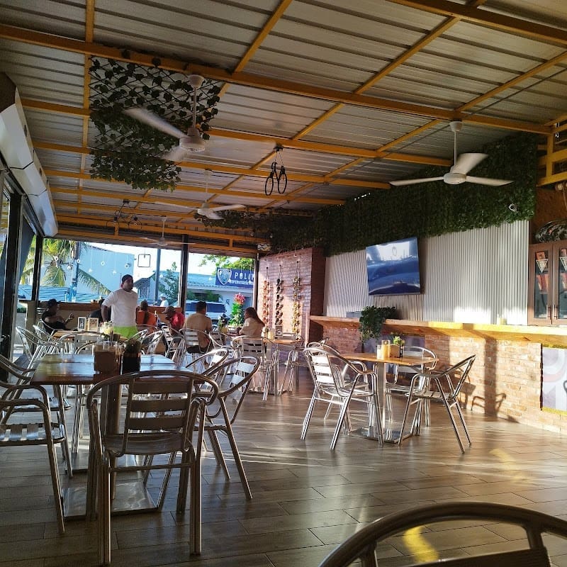 El Morro Liquor Store and Lounge