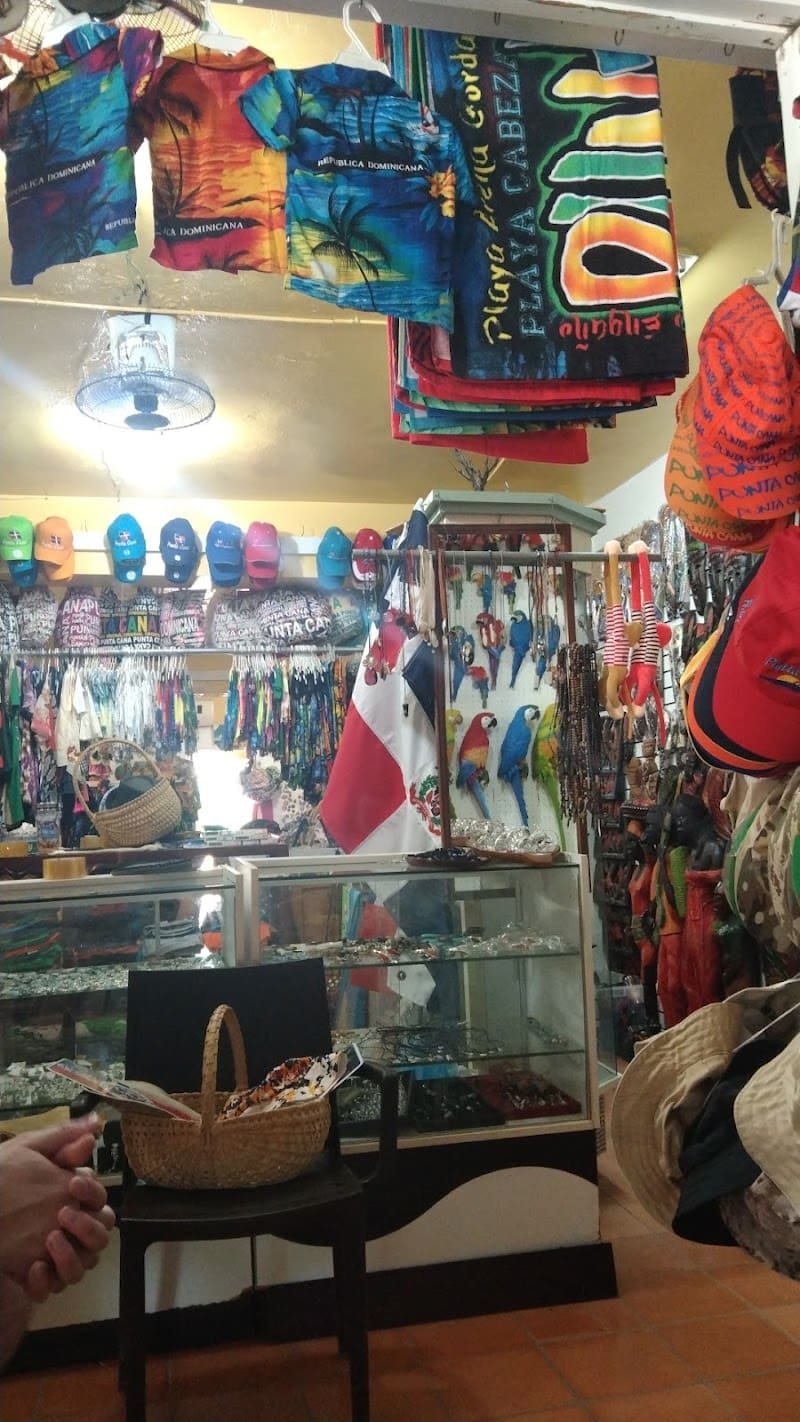 GUALSAQUI ARTESANIAS GIFT SHOP BAVARO-PUNTA CANA