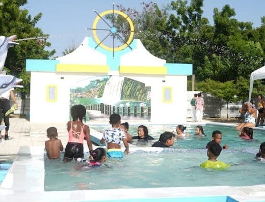 Piscina Los Delfines Montecristi