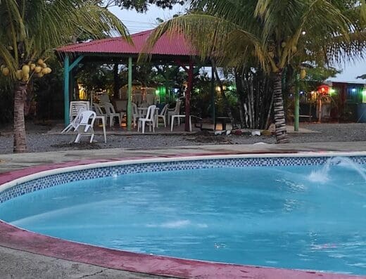 Piscina y terraza El Paraiso