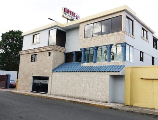 Pool City Hotel, Bar & Lounge