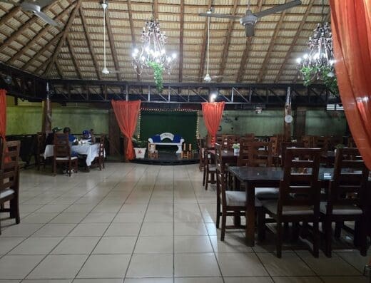 Restaurant & Bar La Plaza