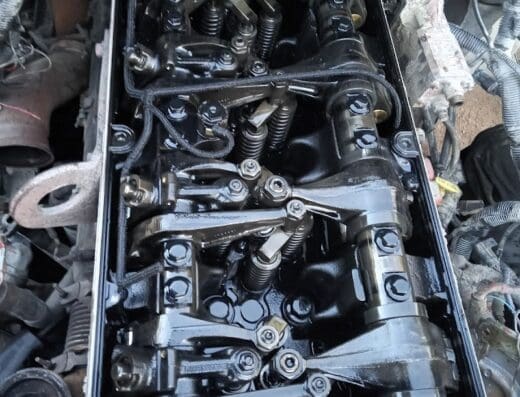 Taller de mecanica los hrnos. Feliz con tito y diony