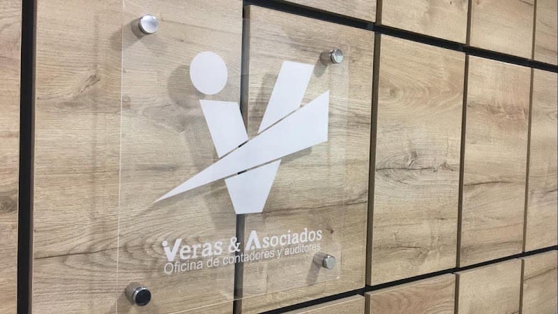Veras & Asociados Oficina de Contadores y Auditores